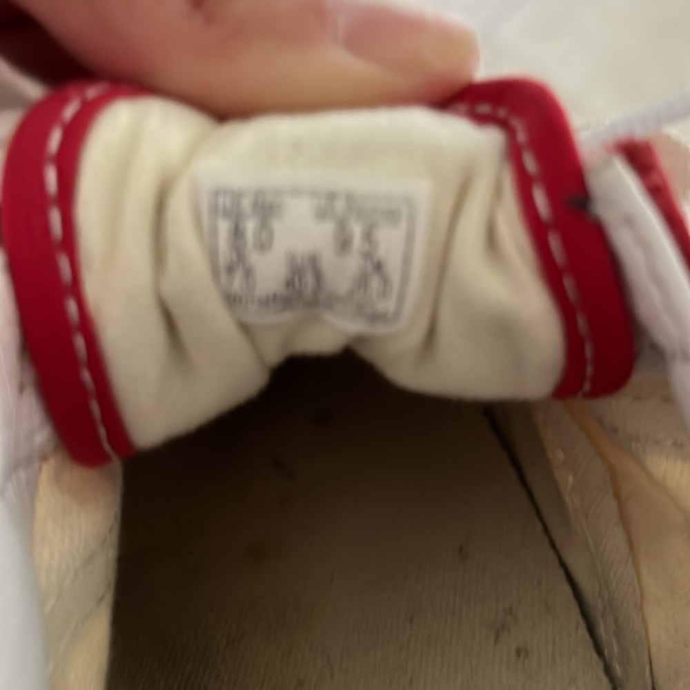 Red vans - Picture 4 of 5